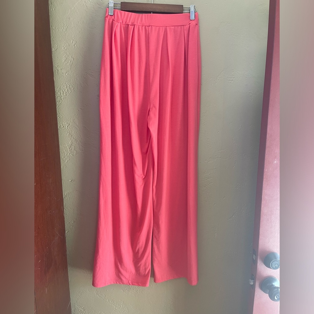 Beautiful coral 🪸 colored pleated soft flowy pants